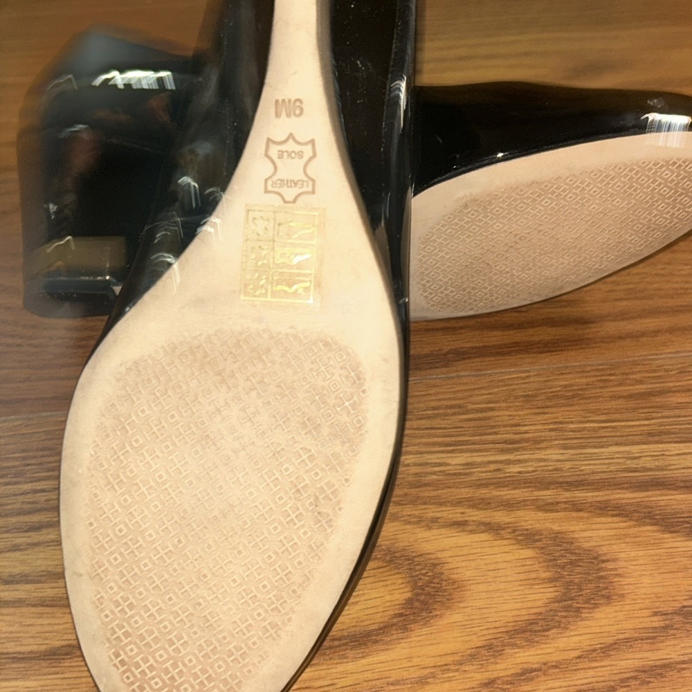 EUC Classic Tory Burch Astoria Black Patent Leather Wedge Heels Size 9 - Picture 10 of 11